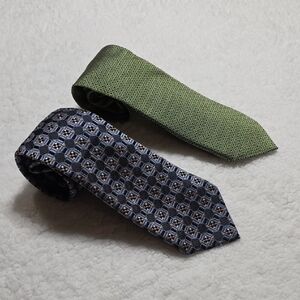 Banana Republic Green and Blue Patterned Ties